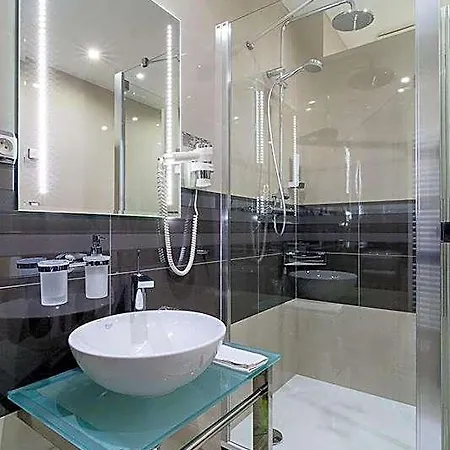 ホテル Kosice Hotel 4*